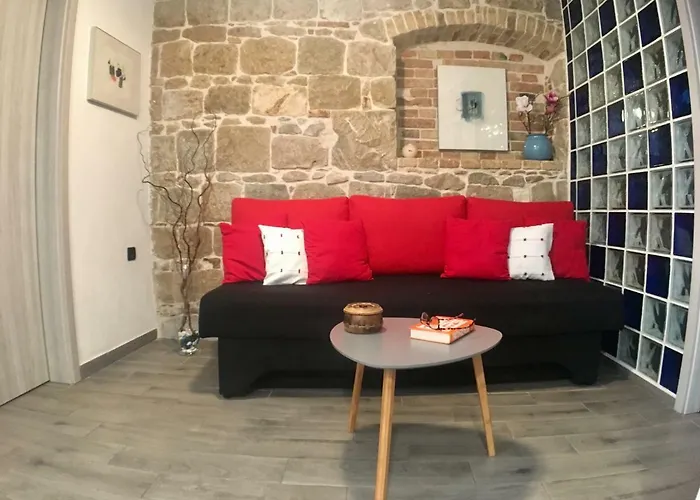 Plaza Stone Apartment